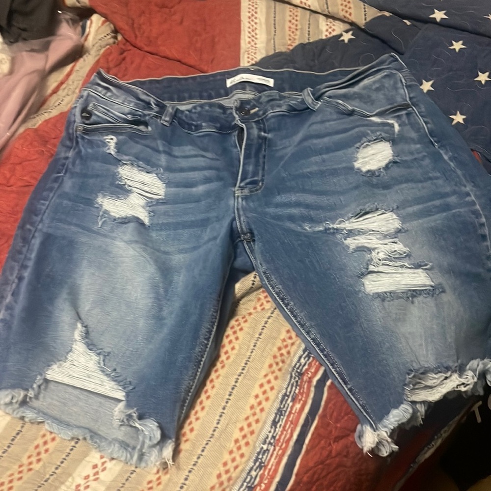 Kancan distressed shorts size 18